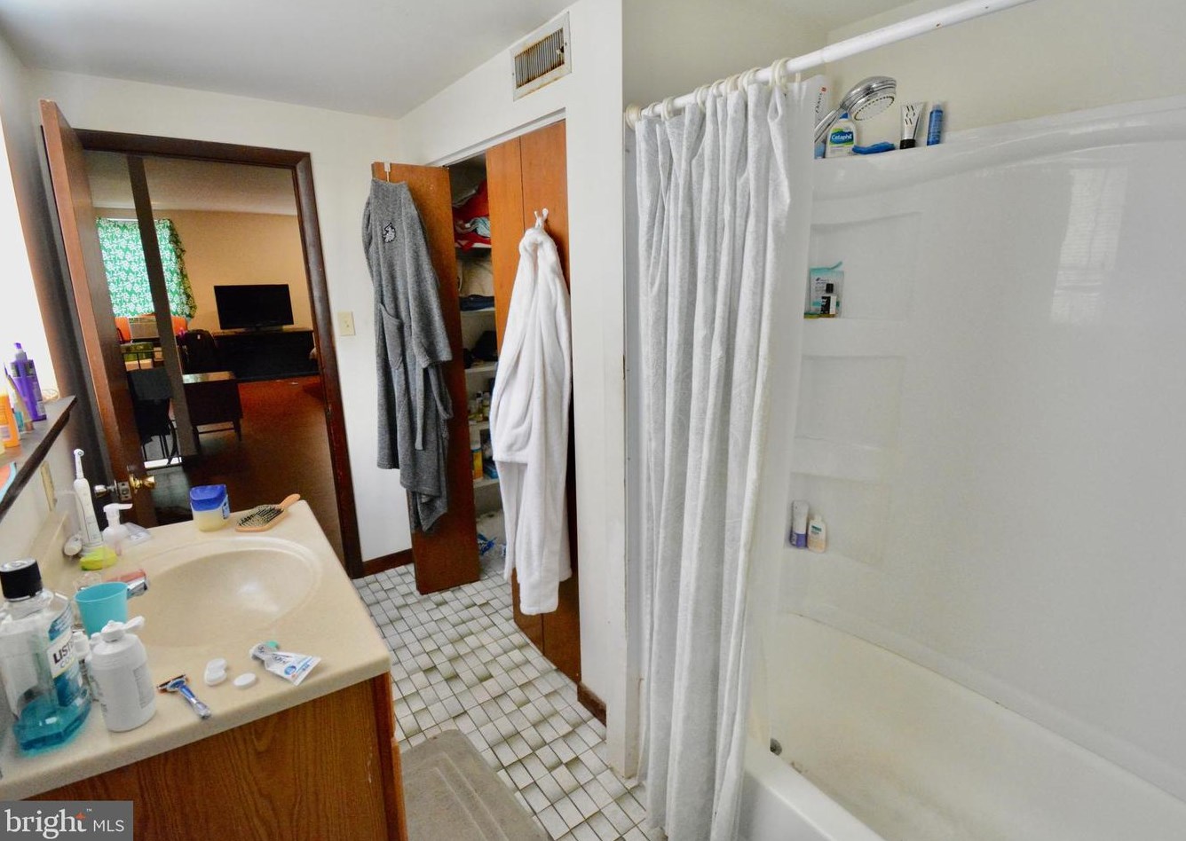 1906 Wallace St, Philadelphia PA  19130-5004 exterior