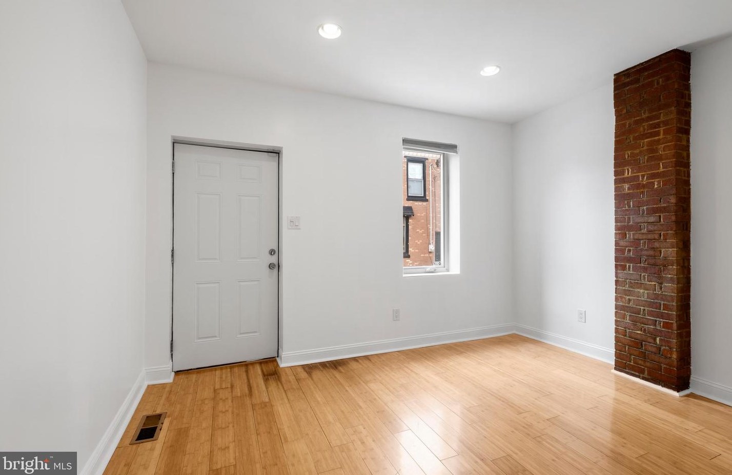 2539 Webb St, Philadelphia, PA 19125-4037
