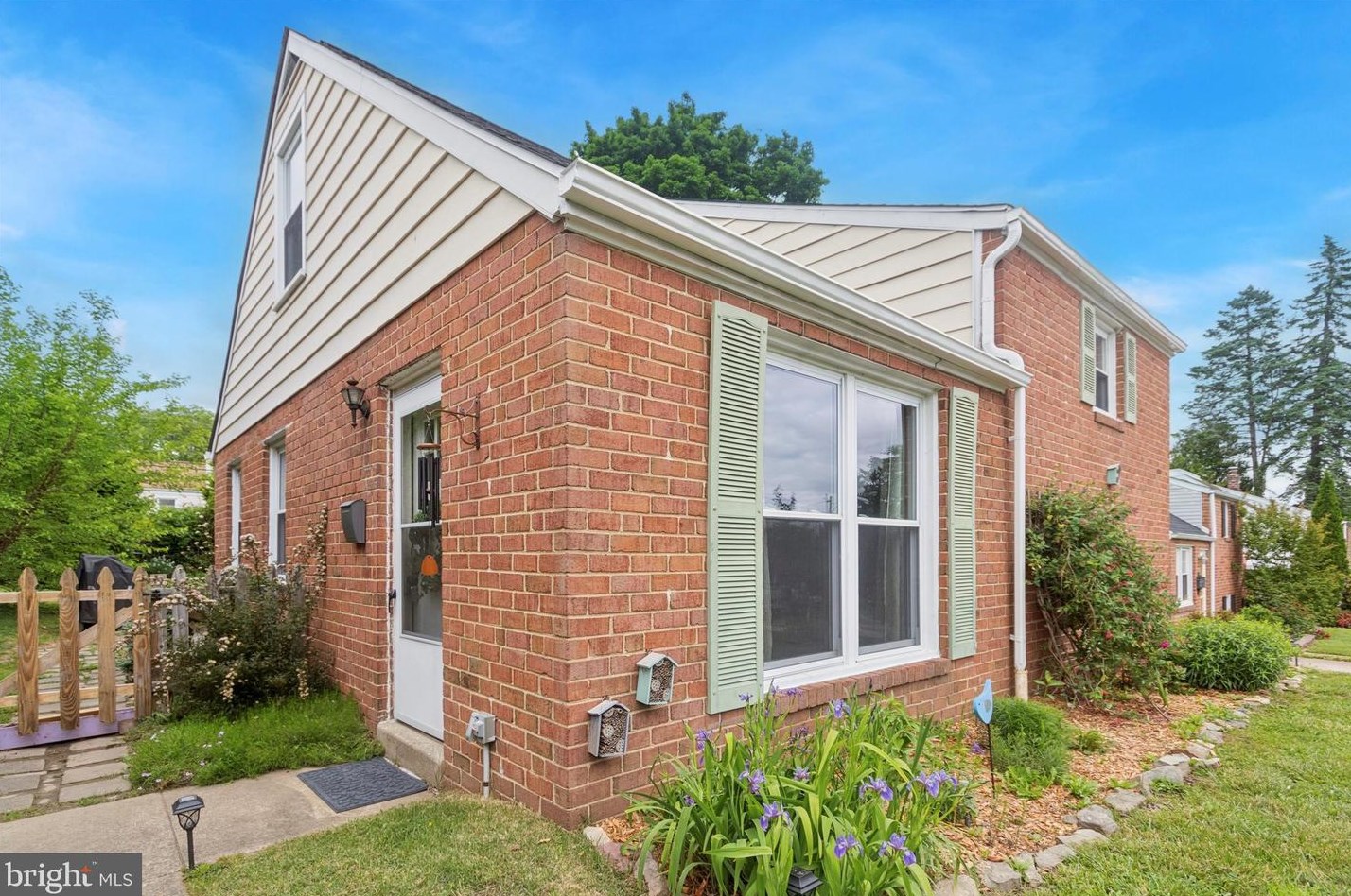 812 Inverness Ln, Philadelphia, PA 19128-1217