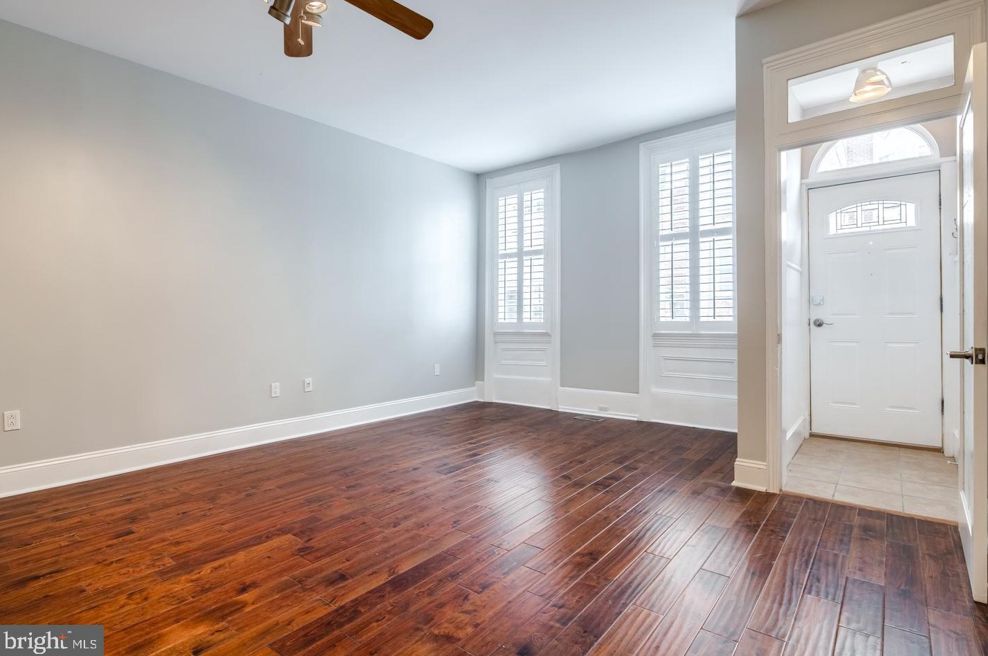 2010 Carpenter St, Philadelphia, PA 19146-2617