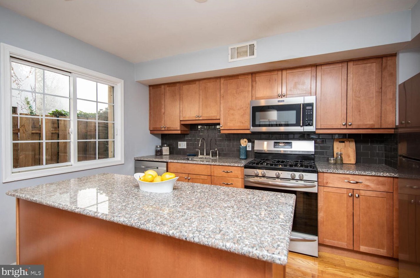 712 Clifton St, Philadelphia, PA 19147-1978
