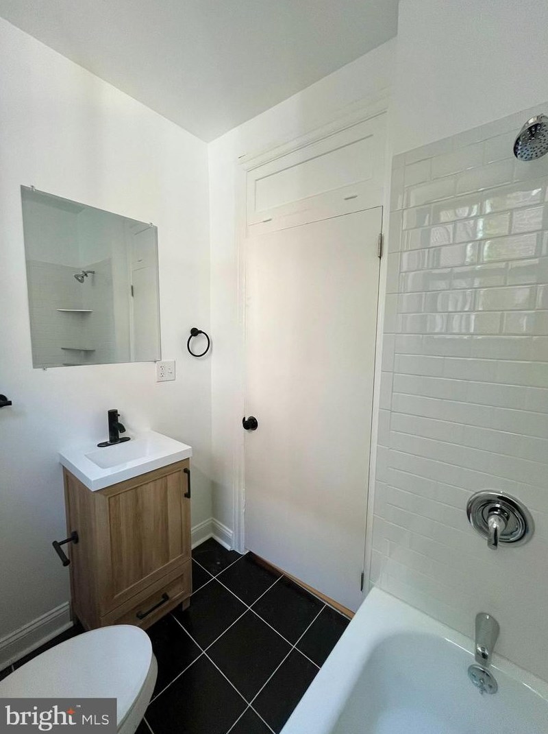 4413 Walnut St, Philadelphia PA 19104-2928 exterior