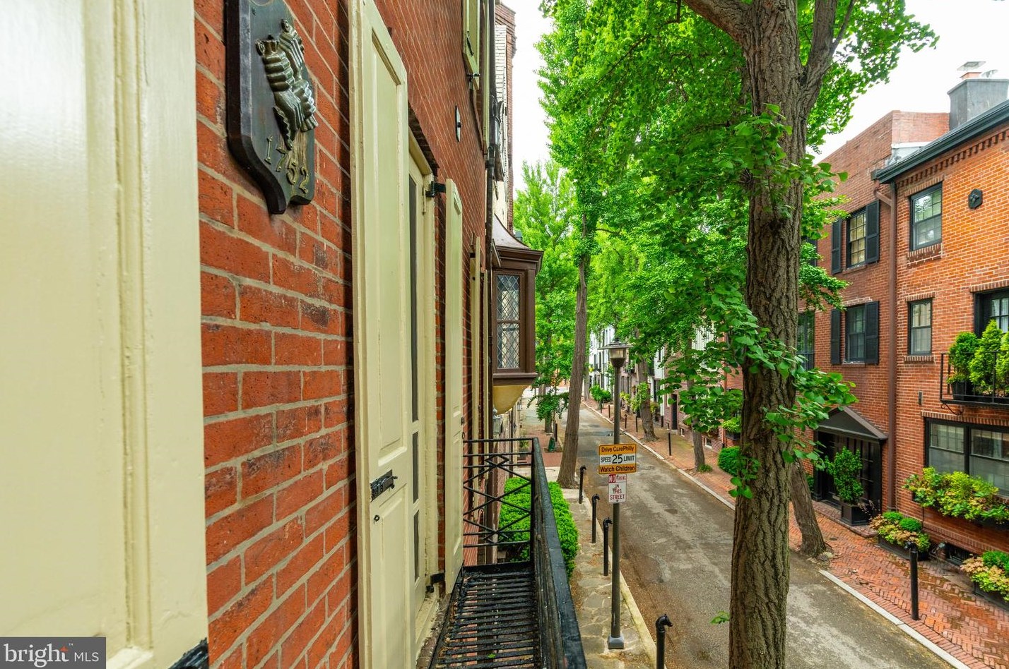 1914 Panama St, Philadelphia PA 19103-6610 exterior