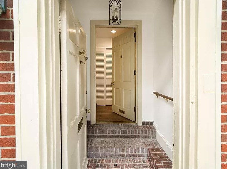 1914 Panama St, Philadelphia PA 19103-6610 exterior