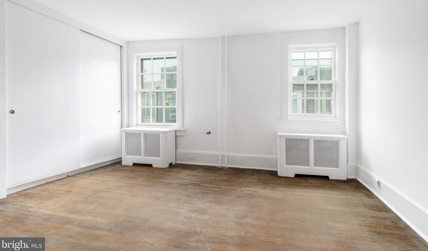 1914 Panama St, Philadelphia PA 19103-6610 exterior