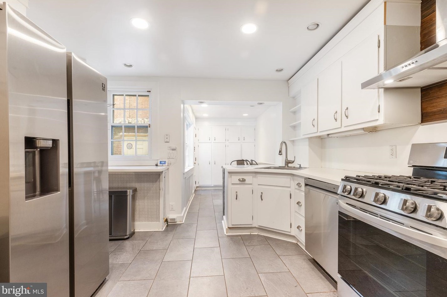 1914 Panama St, Philadelphia PA 19103-6610 exterior