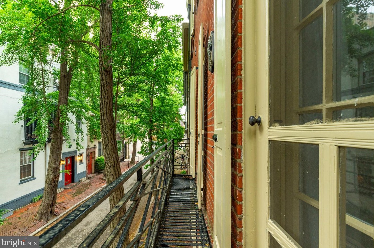 1914 Panama St, Philadelphia PA 19103-6610 exterior