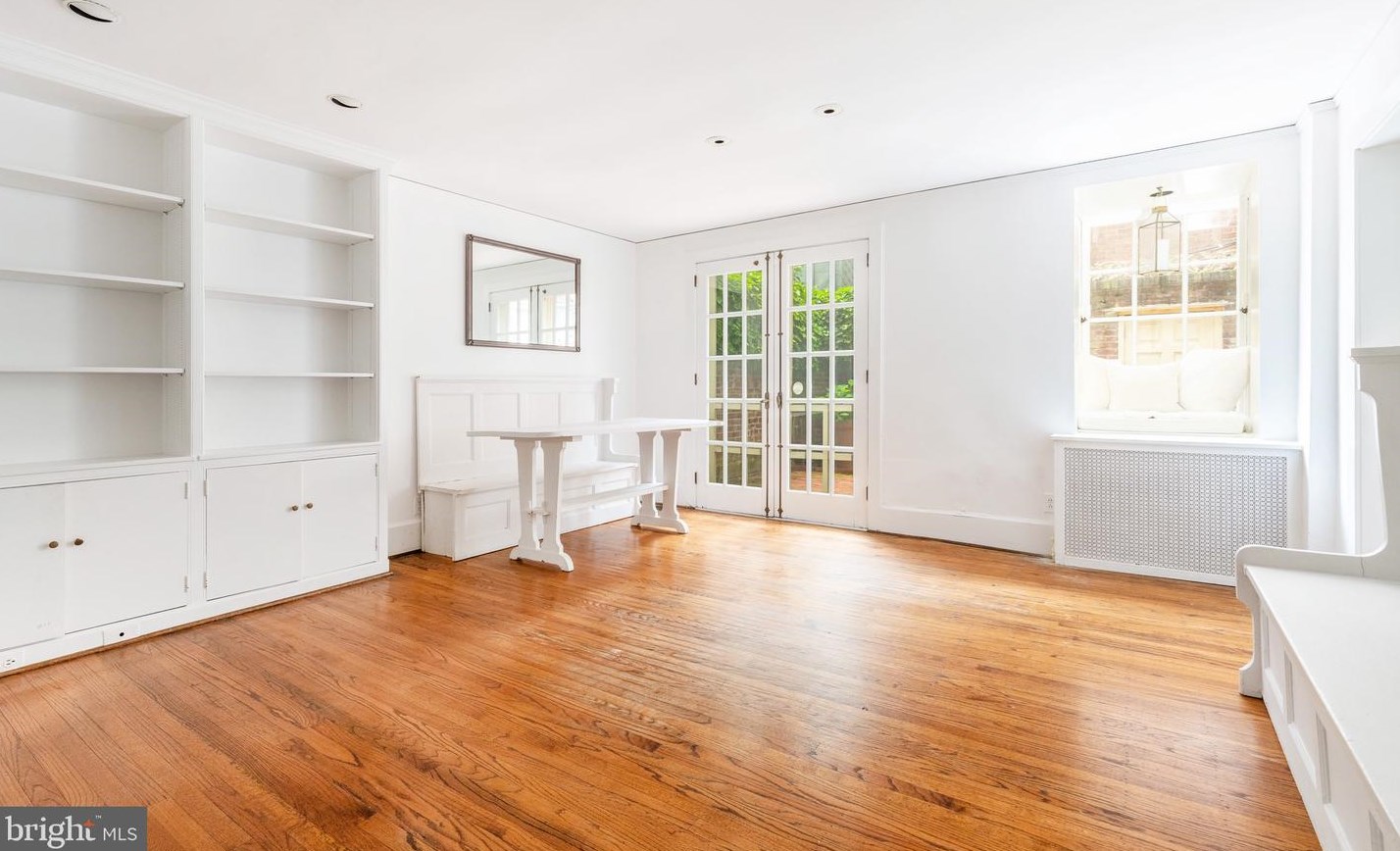 1914 Panama St, Philadelphia PA 19103-6610 exterior