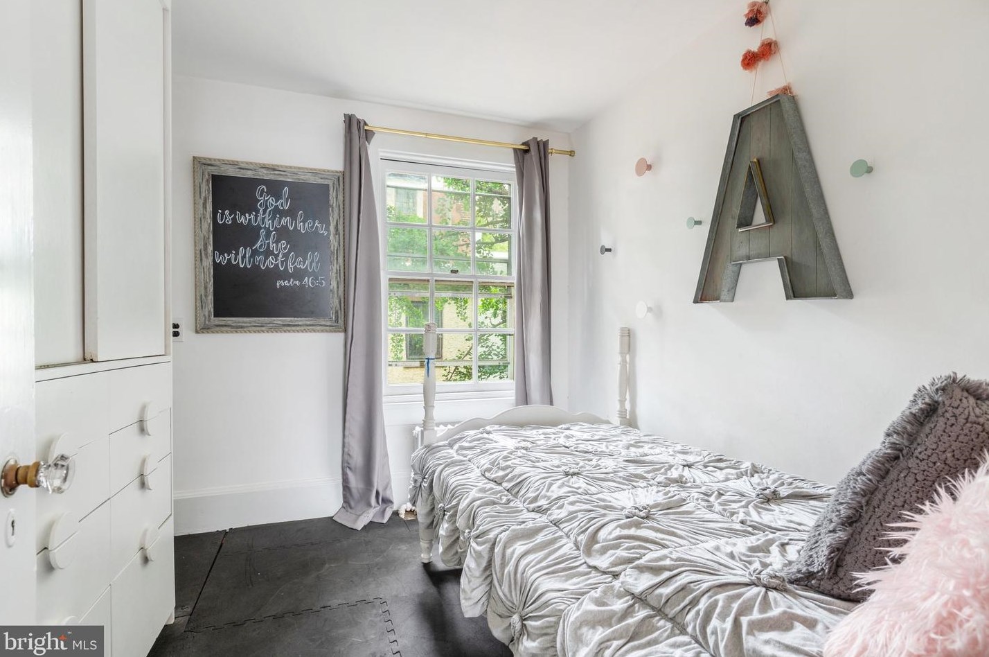 1914 Panama St, Philadelphia PA 19103-6610 exterior