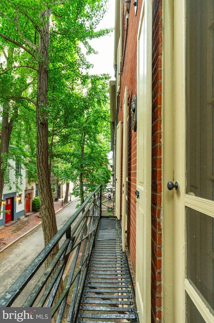 1914 Panama St, Philadelphia PA 19103-6610 exterior