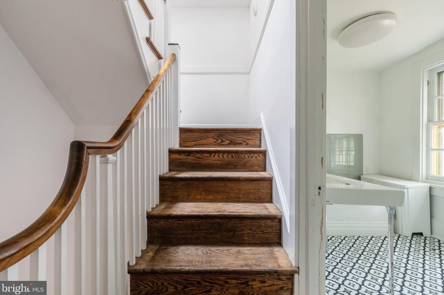 1914 Panama St, Philadelphia PA 19103-6610 exterior