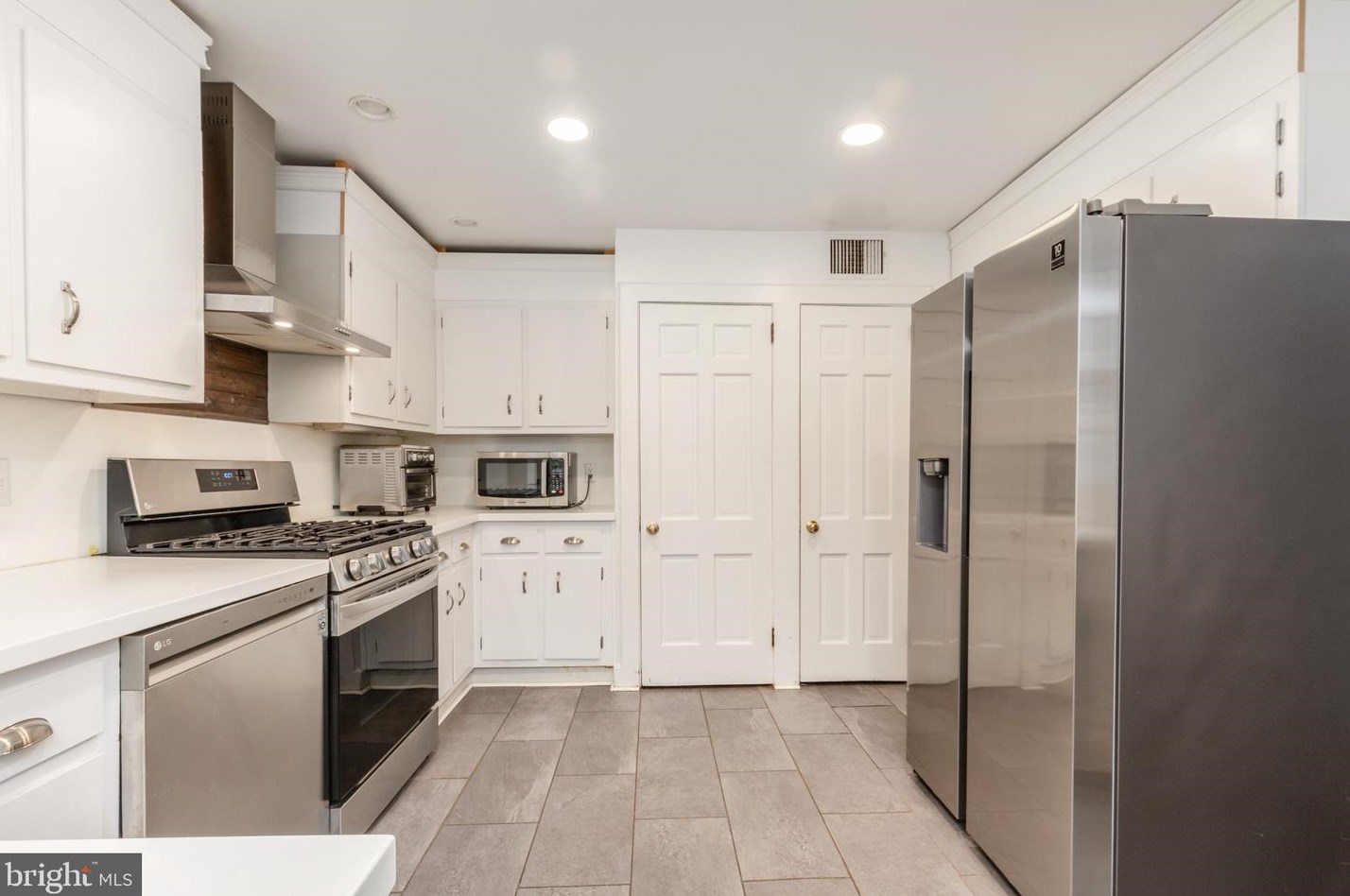 1914 Panama St, Philadelphia PA 19103-6610 exterior