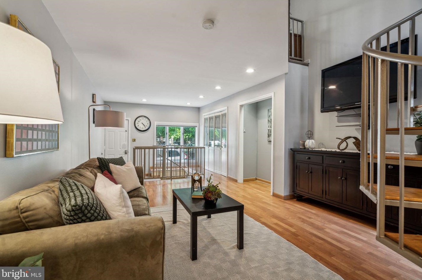 736 Fitzwater St, Philadelphia, PA 19147-2815