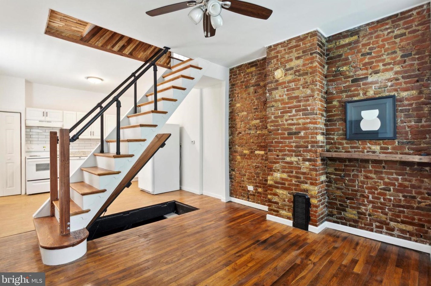 1212 Day St, Philadelphia, PA 19125-3904