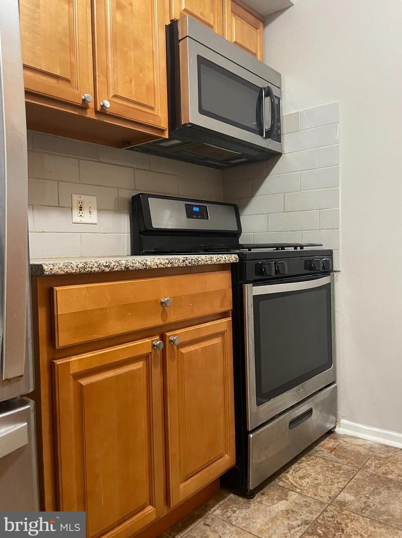 9453 Woodbridge Rd, Philadelphia, PA 19114-3420