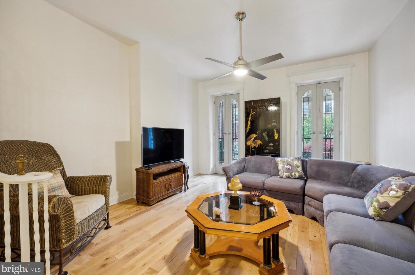 1323 Castle Ave, Philadelphia, PA 19148-1506