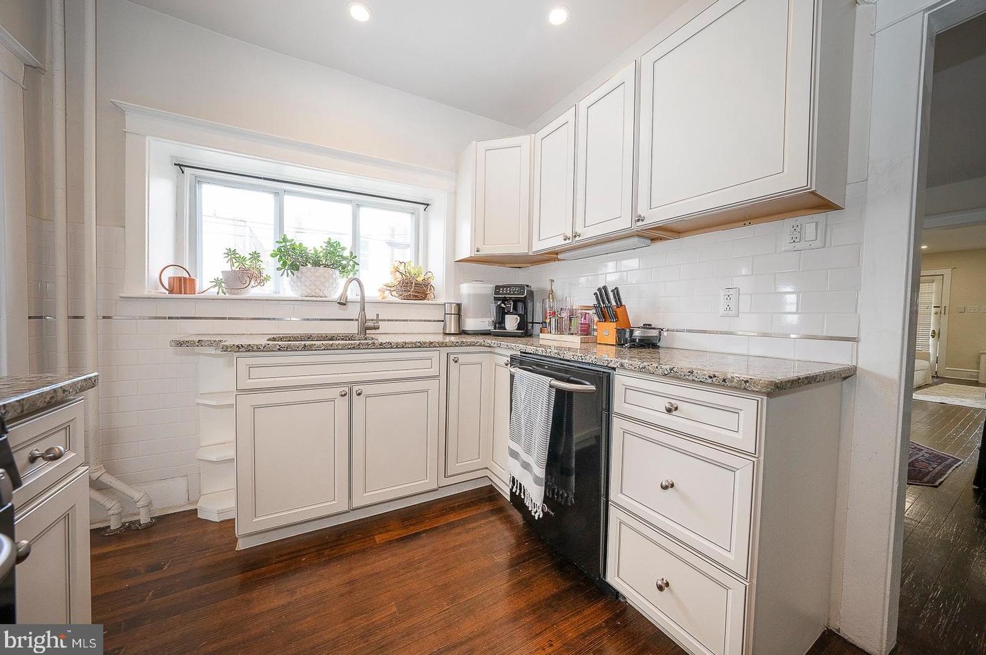 13 Mount Pleasant Ave, Philadelphia PA  19119-2410 exterior