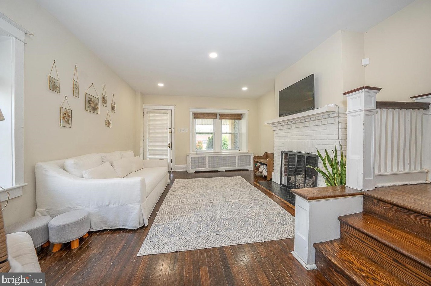 13 Mount Pleasant Ave, Philadelphia PA  19119-2410 exterior