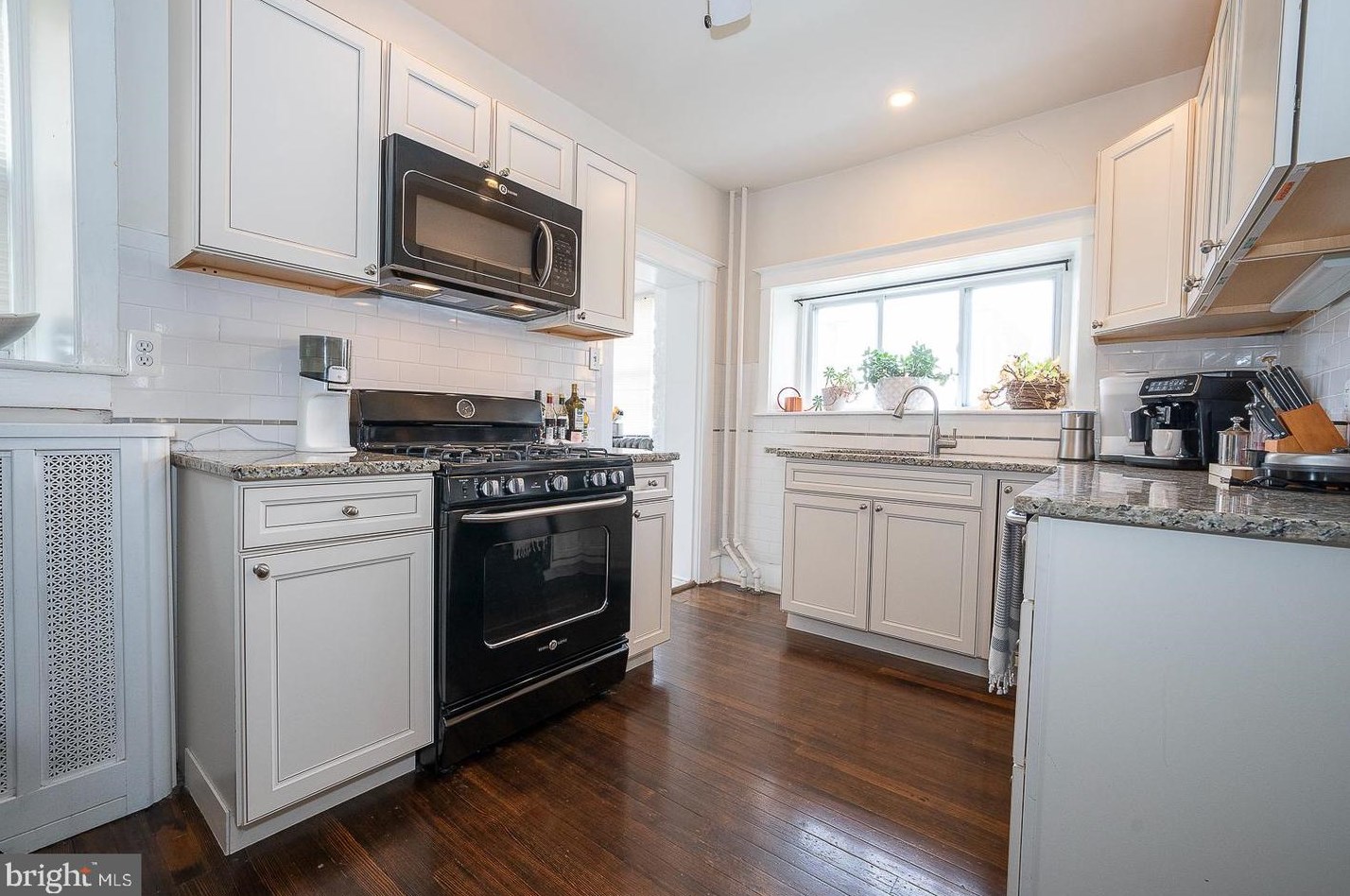 13 Mount Pleasant Ave, Philadelphia PA  19119-2410 exterior
