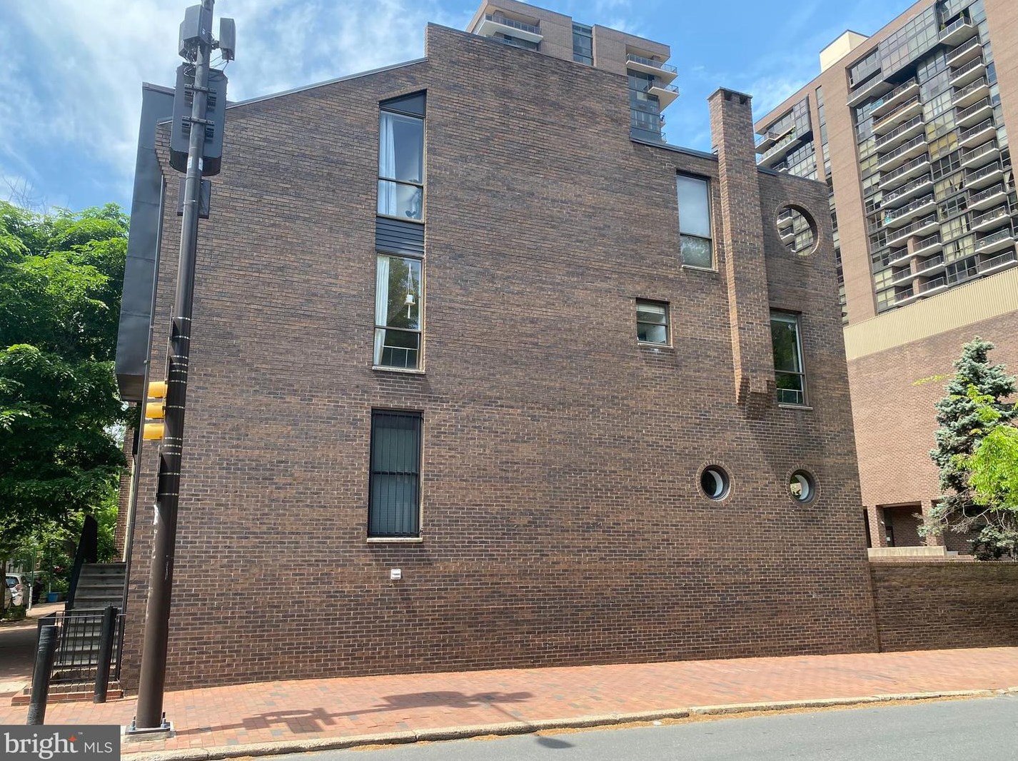 501 Spruce St, Philadelphia PA  19106-3707 exterior