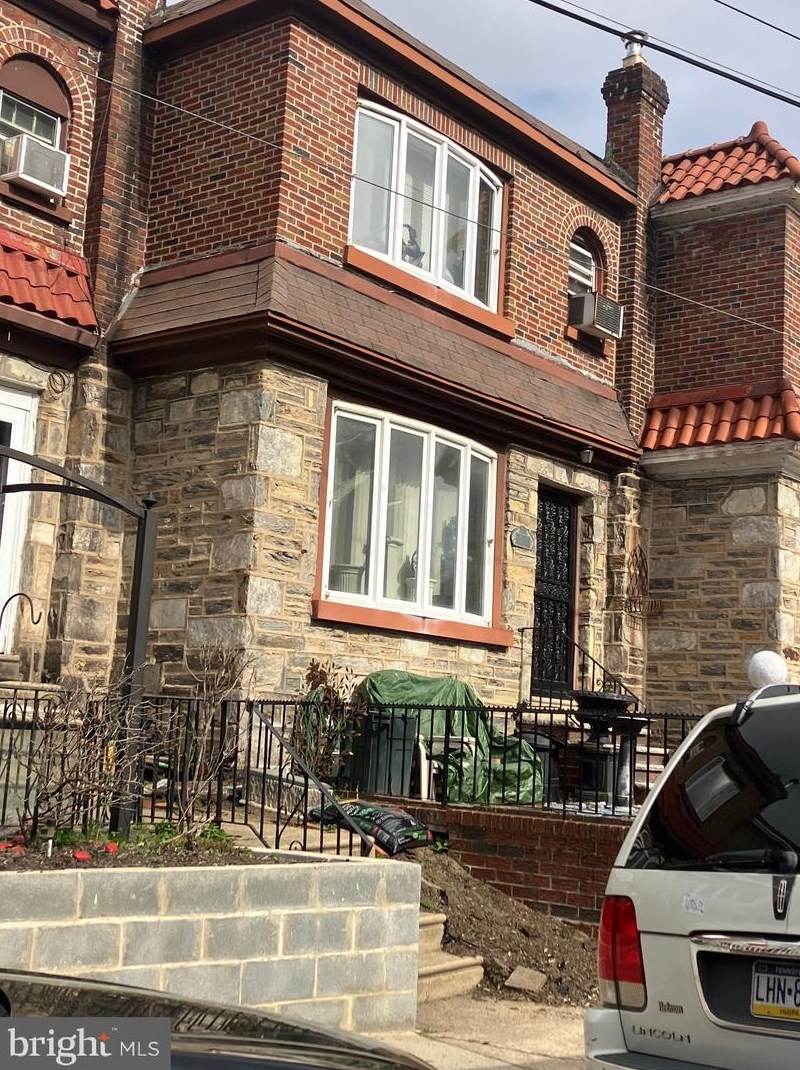 7316 Pittville Ave, Philadelphia, PA 19126-1527