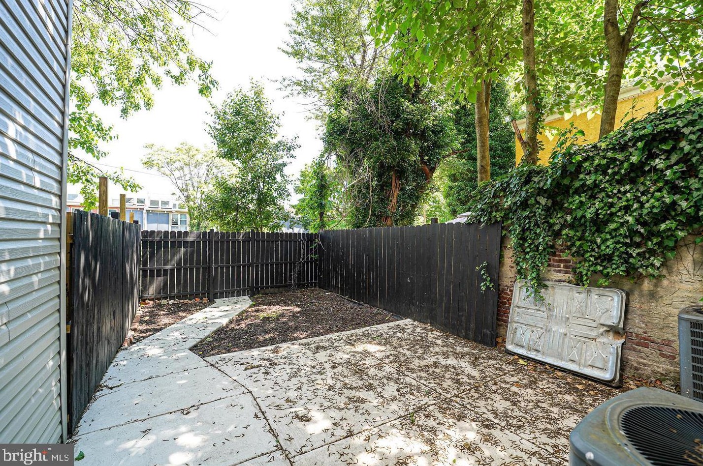 1537 Stiles St, Philadelphia PA  19121-5111 exterior