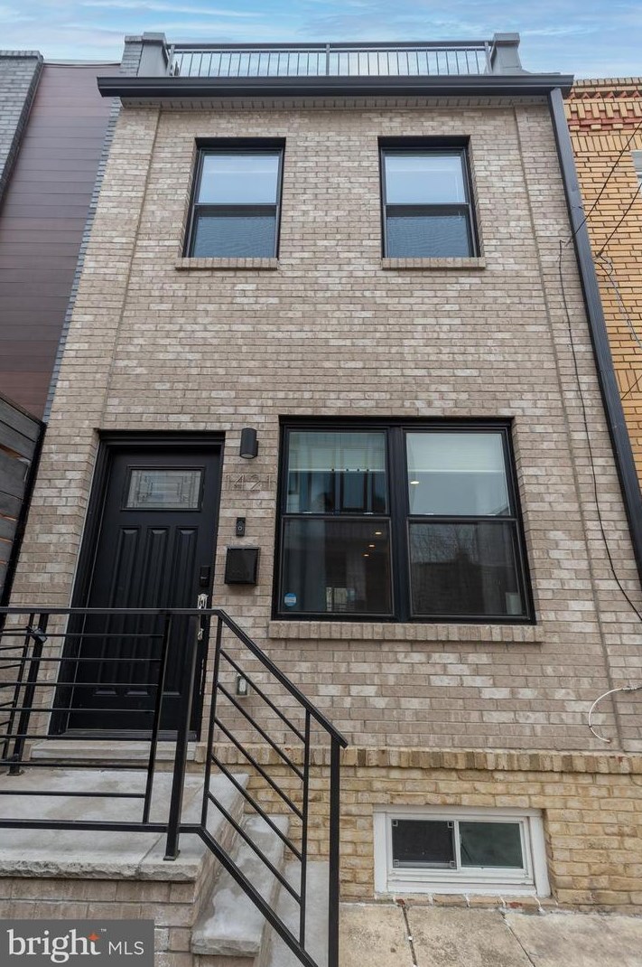 1421 Ringgold St, Philadelphia, PA 19146-4005