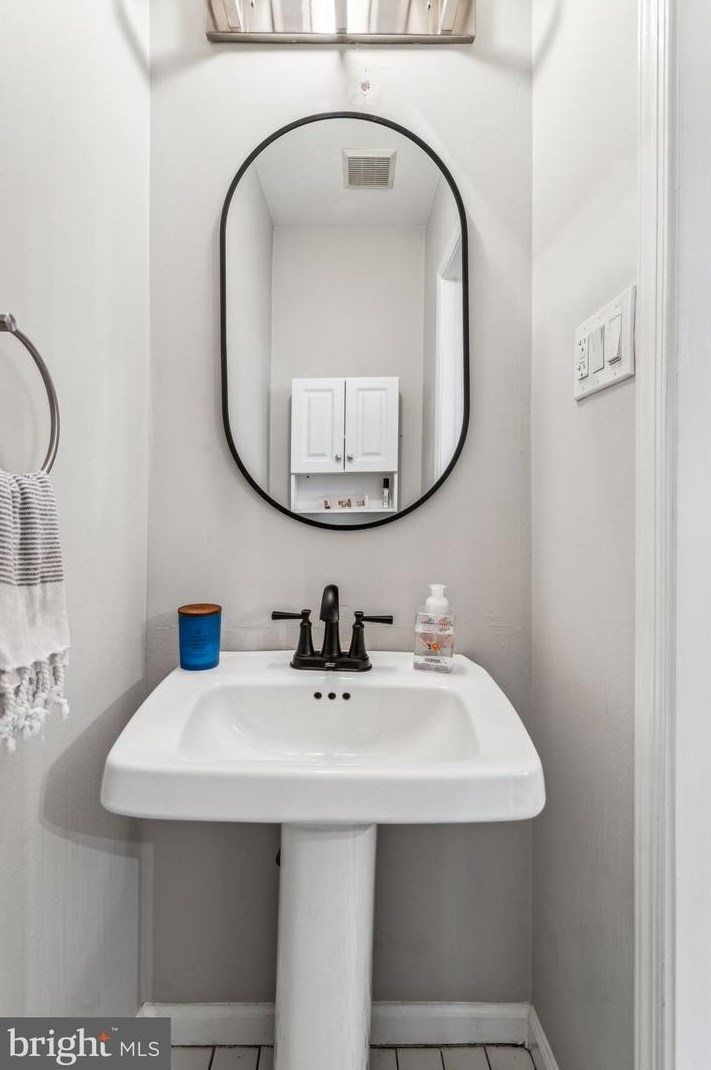 1827 Pemberton St, Philadelphia PA  19146-1823 exterior