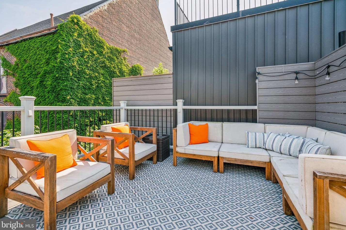 1827 Pemberton St, Philadelphia PA  19146-1823 exterior