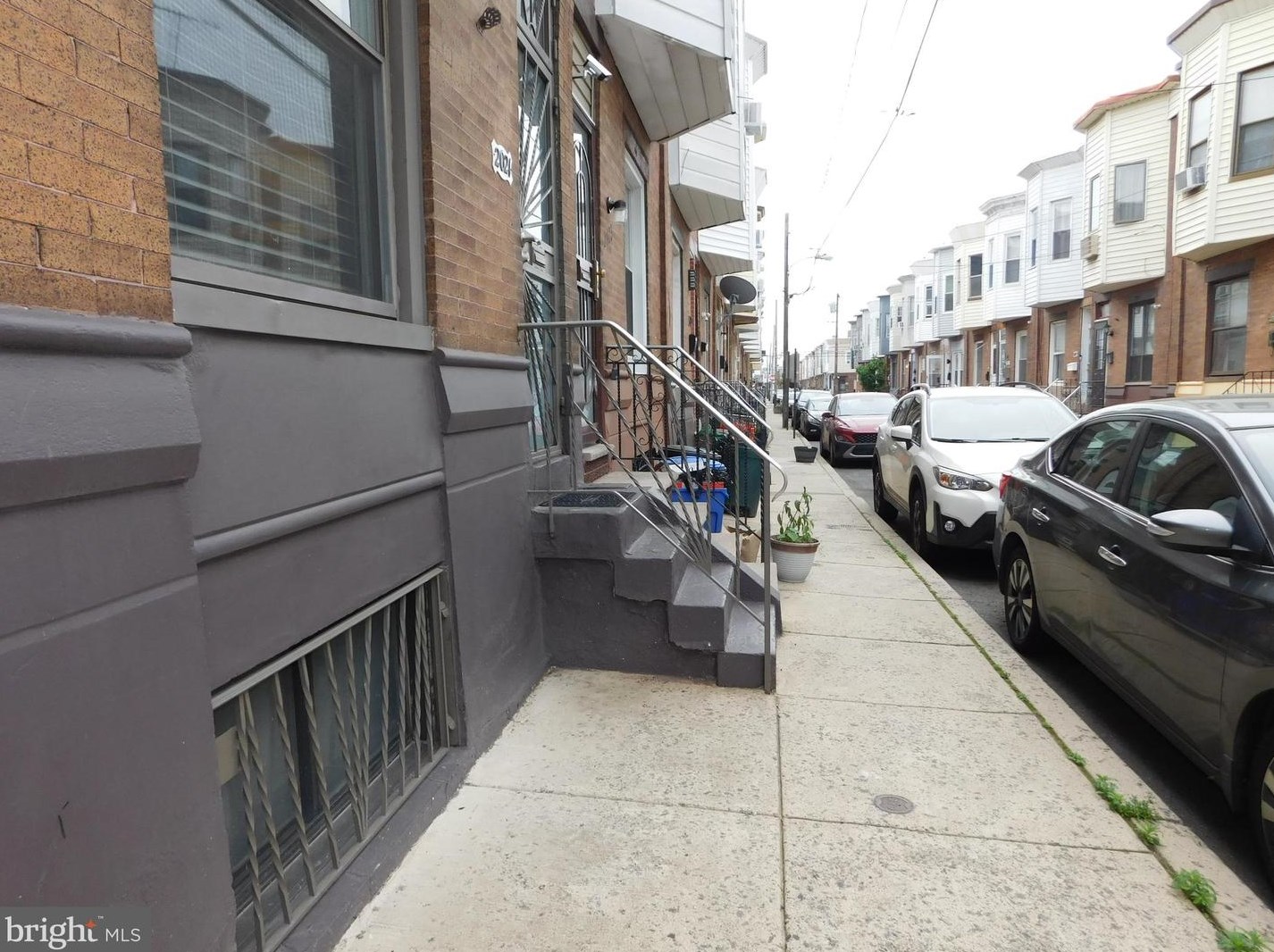 2021 Garnet St, Philadelphia, PA 19145-2802