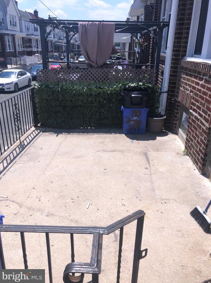 3938 Bennington St, Philadelphia, PA 19124-5422