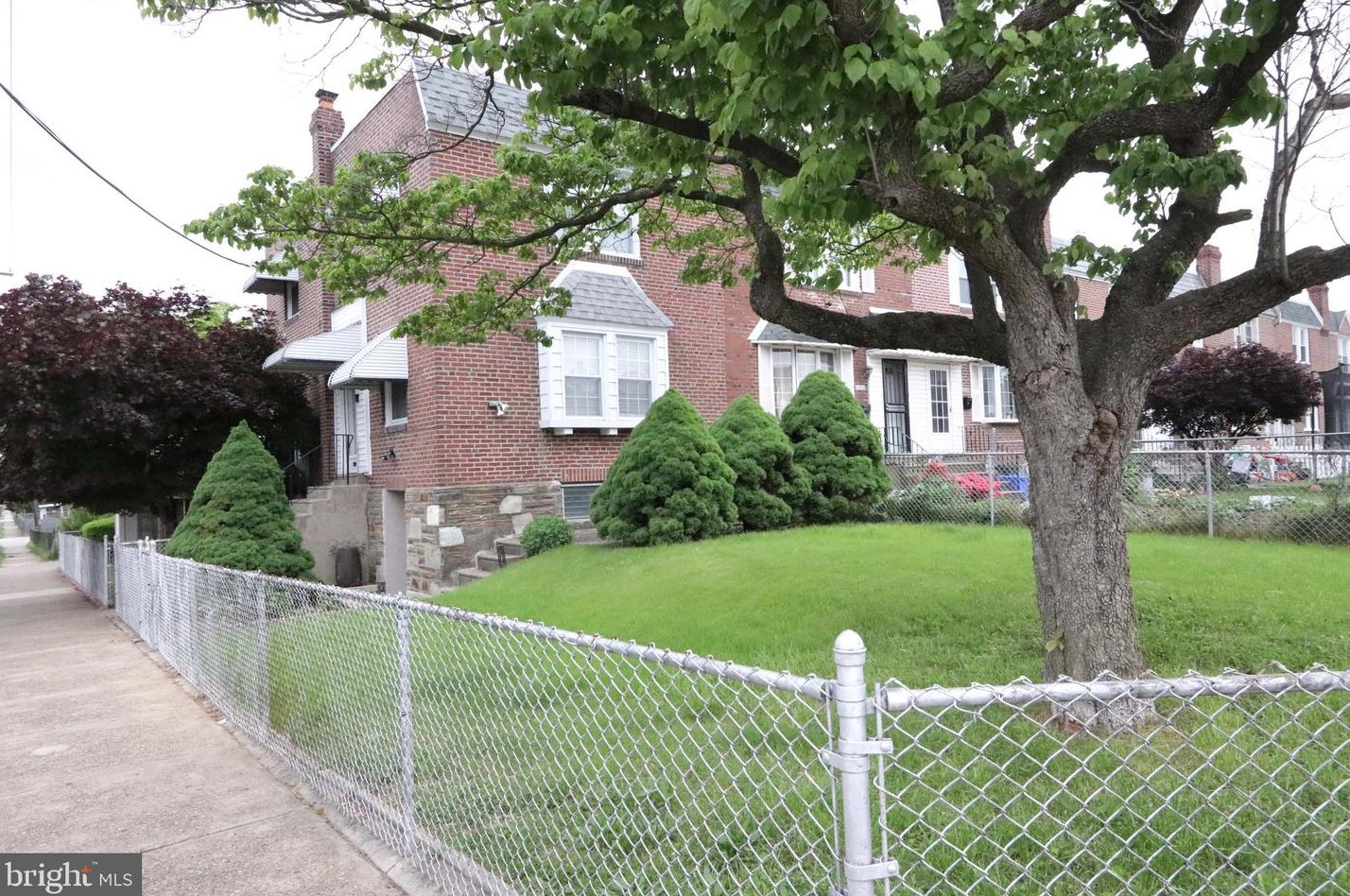 2952 Rawle St, Philadelphia, PA 19149-2523