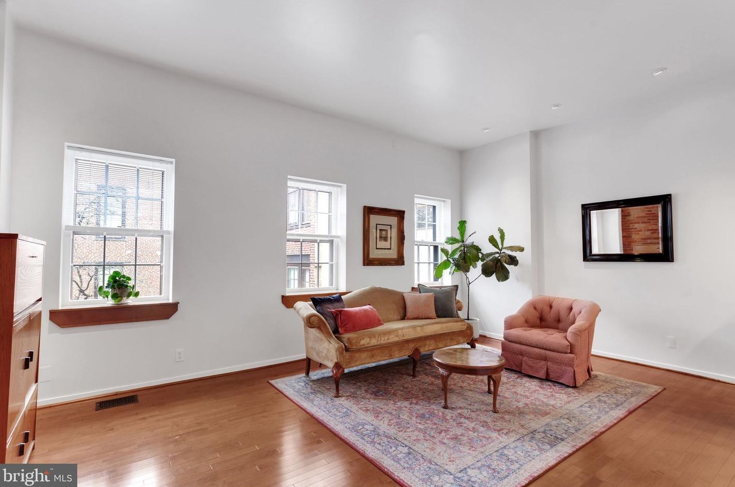 301 Race St #511, Philadelphia, PA 19106