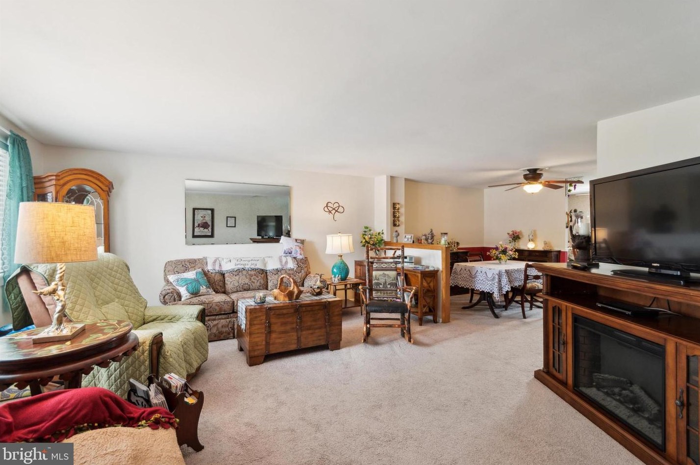 4405 Deerpath Ln, Philadelphia, PA 19154-4320