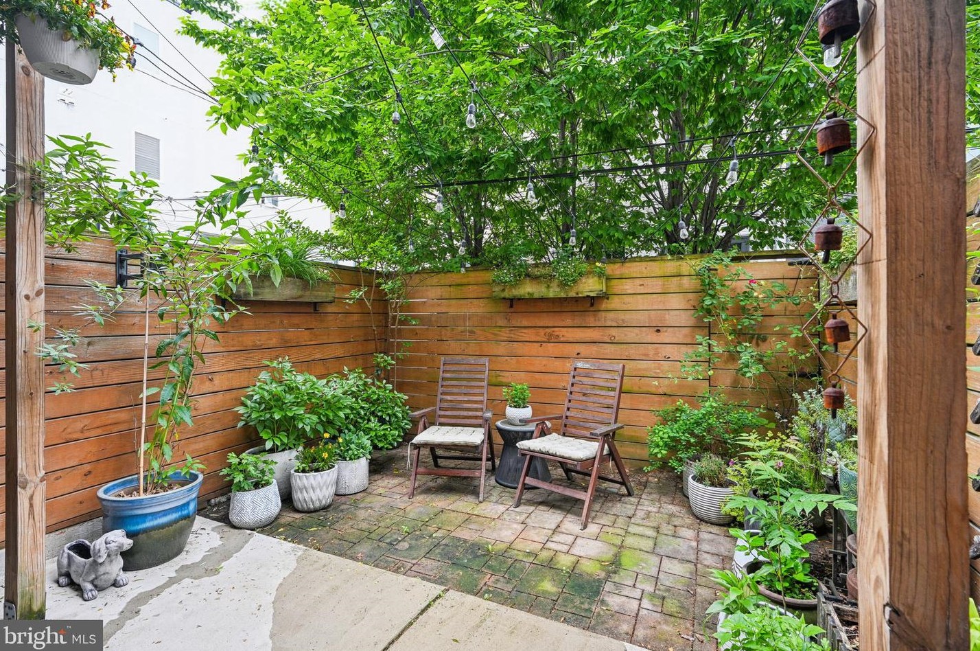 3010 Cabot St, Philadelphia PA 19121-4407 exterior