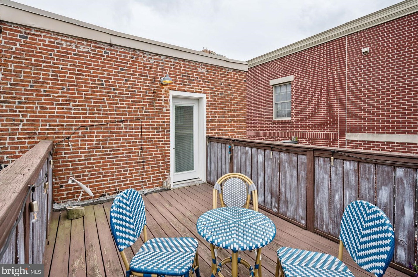 241 Montrose St, Philadelphia PA  19147-4226 exterior