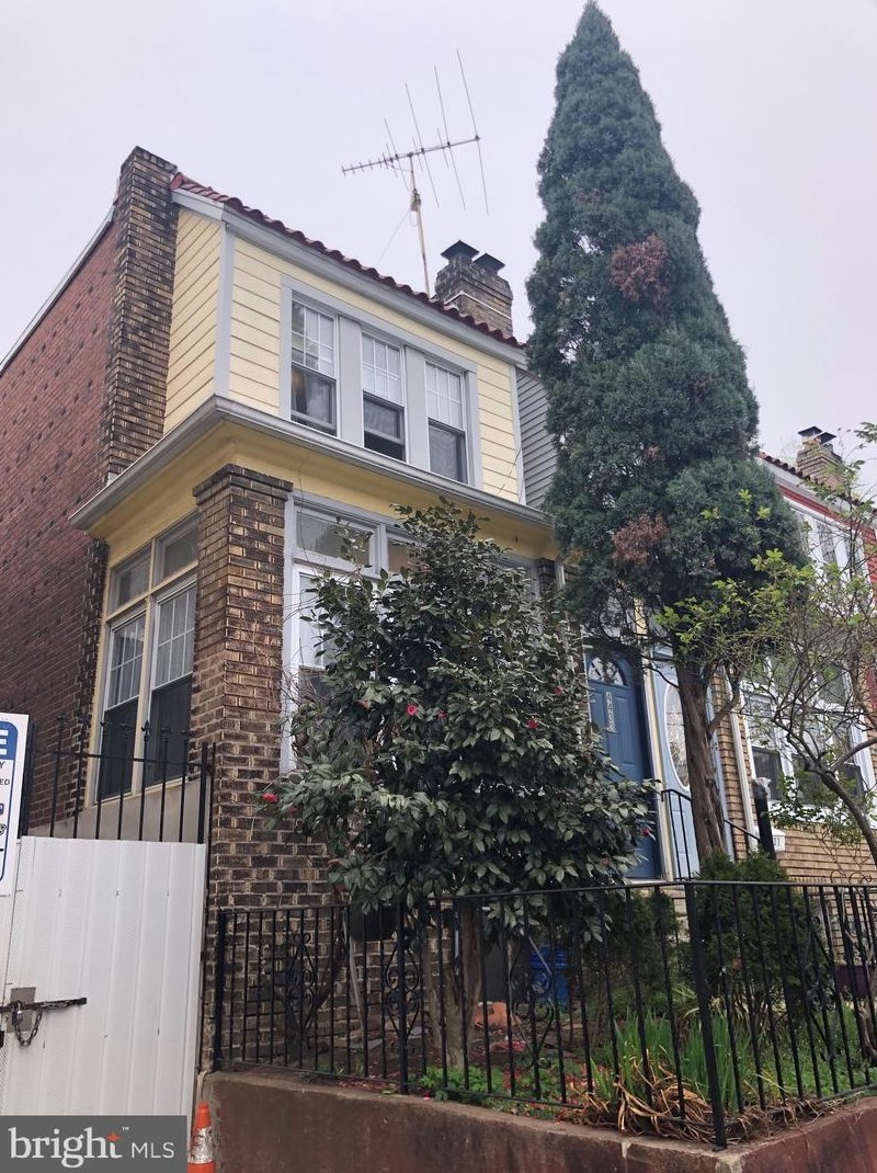 4433 Lawrence St, Philadelphia, PA 19140-2434