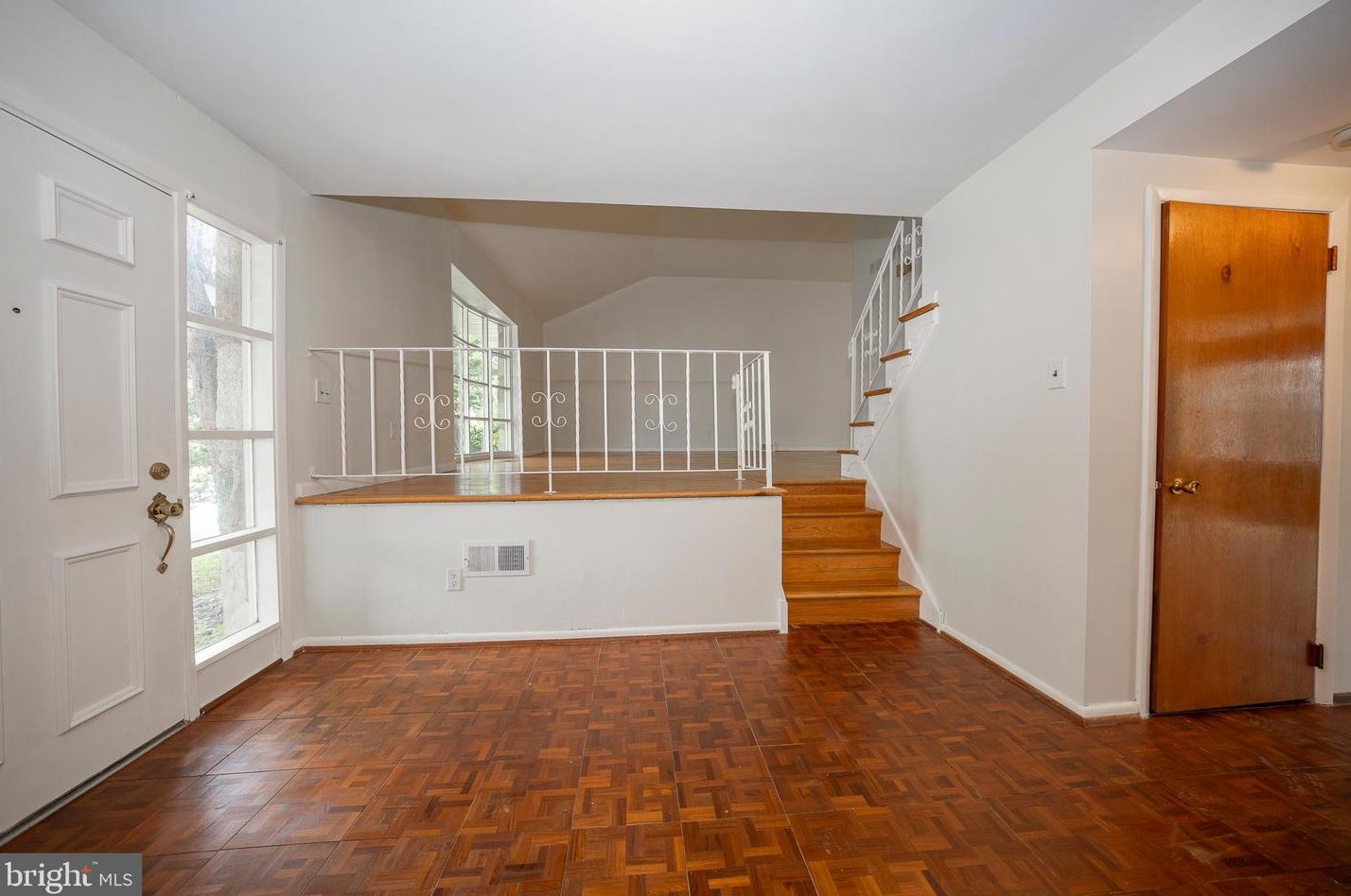 9681 Pine Rd, Philadelphia, PA 19115-2747