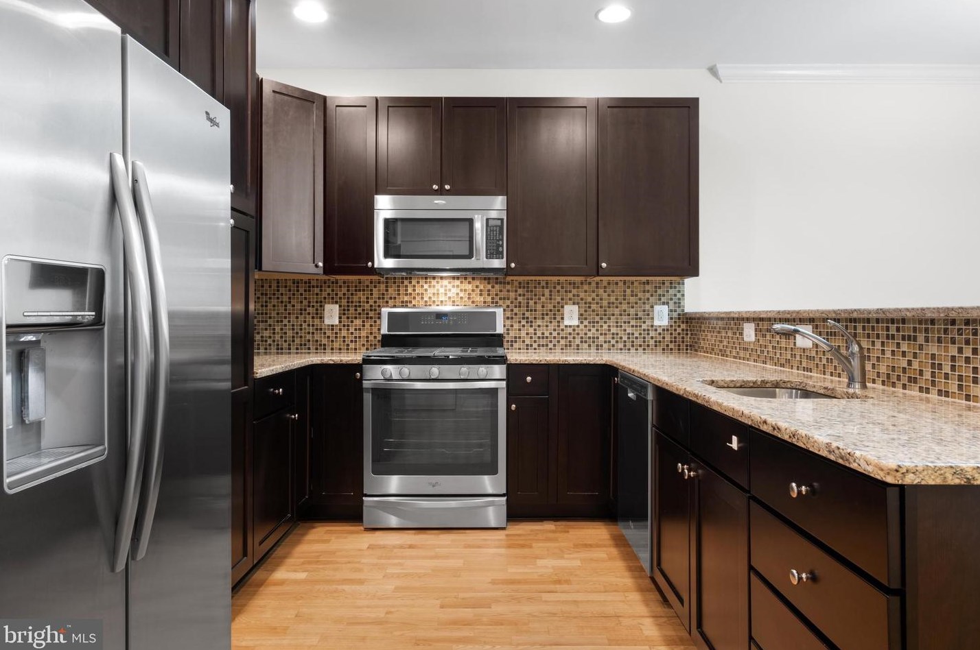 600 Commodore Ct, Philadelphia, PA 19146-5253