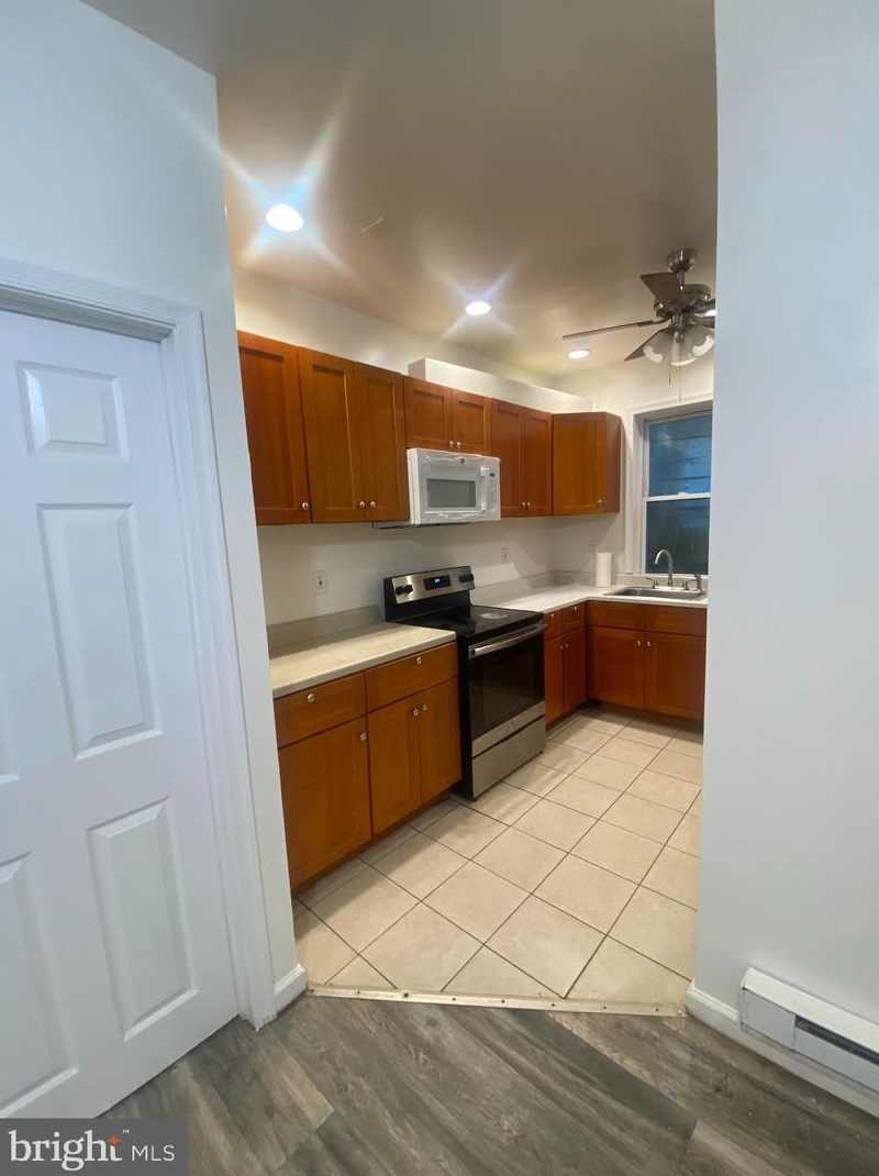 1233 Greylock St, Philadelphia, PA 19143-5111