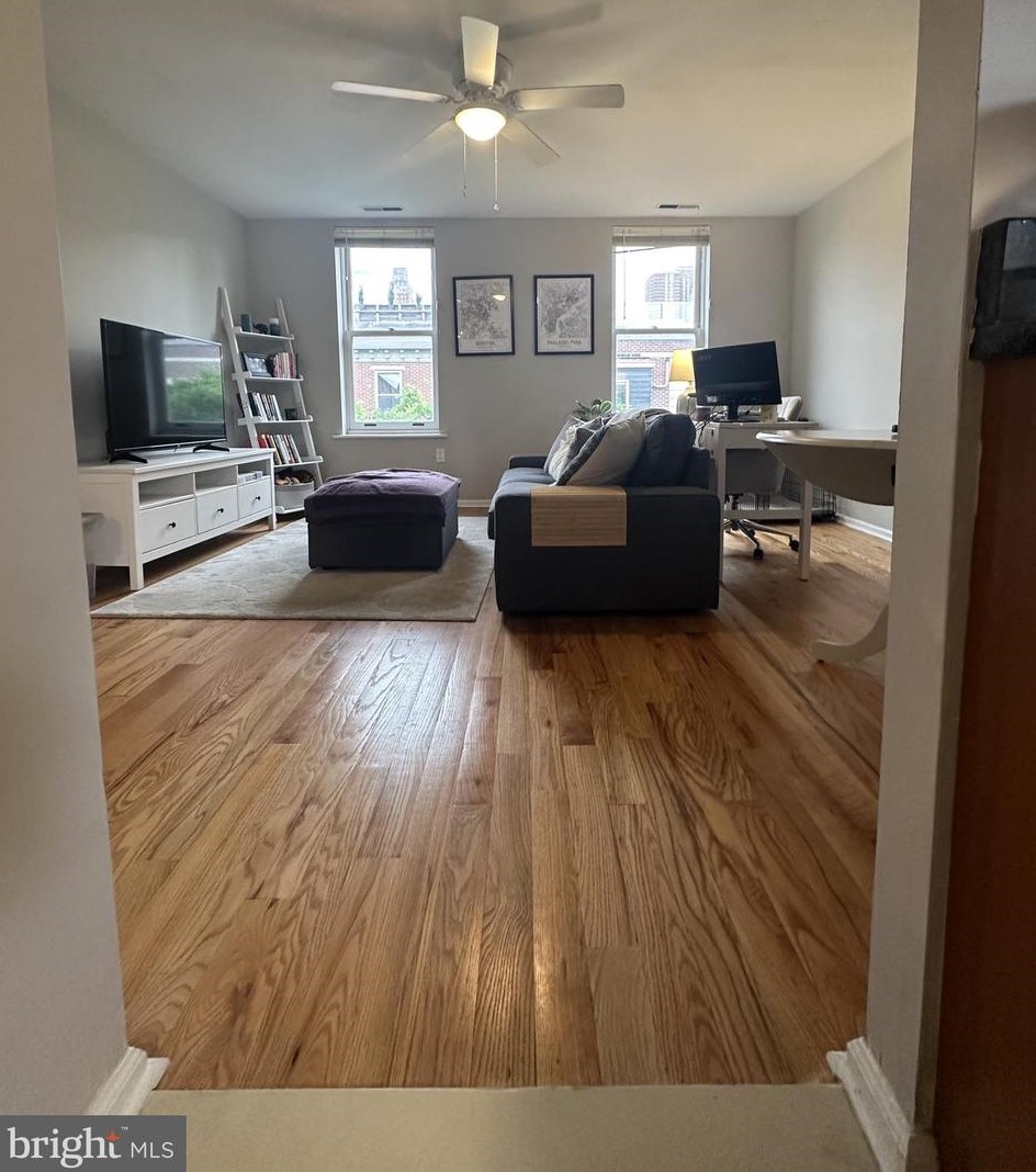 1608 South St #3, Philadelphia, PA 19146