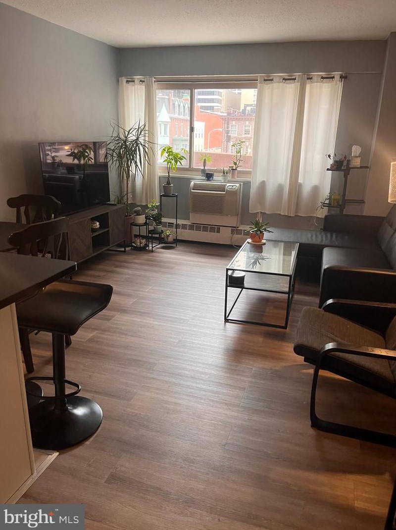 2101 Chestnut St #319, Philadelphia, PA 19103