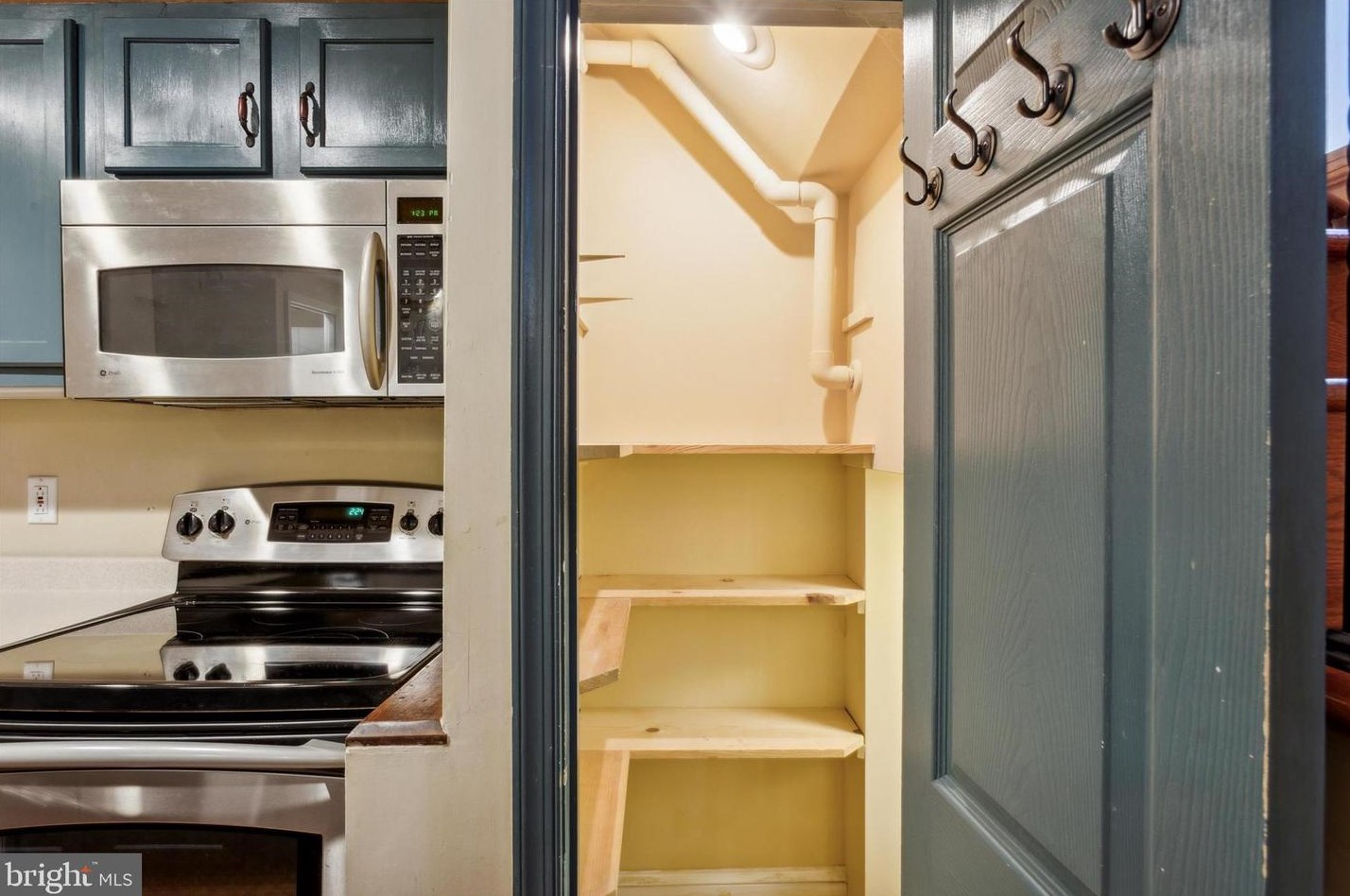 1709 Wallace St, Philadelphia PA 19130-3355 exterior