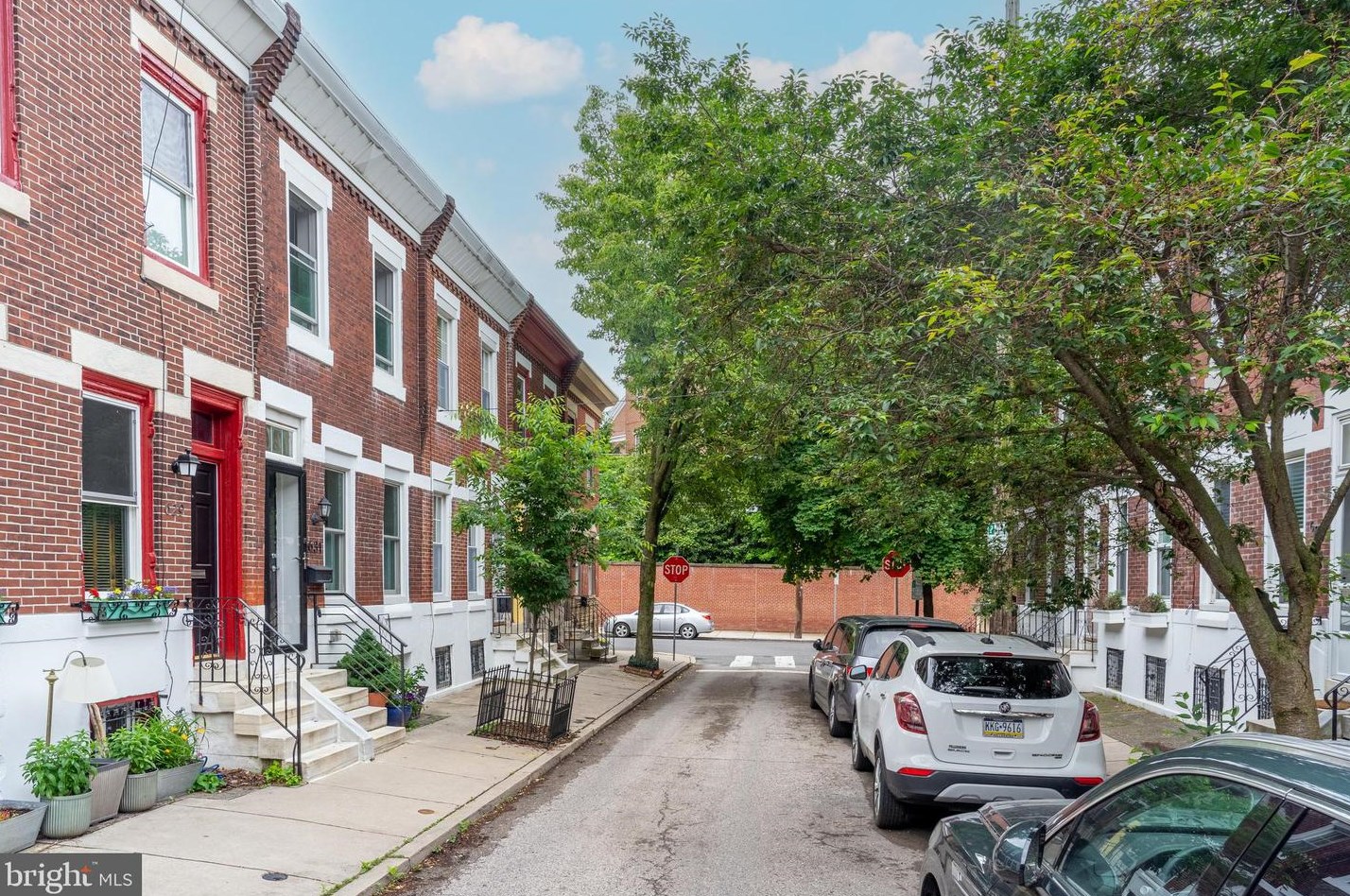 631 Bambrey St, Philadelphia, PA 19146-1020