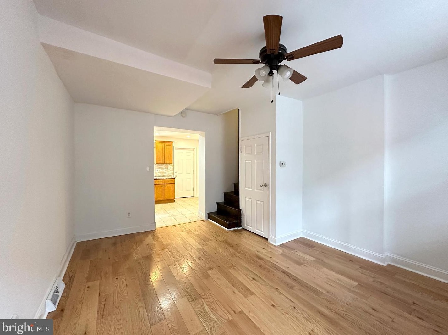 421 Thompson St, Philadelphia PA  19125-0033 exterior