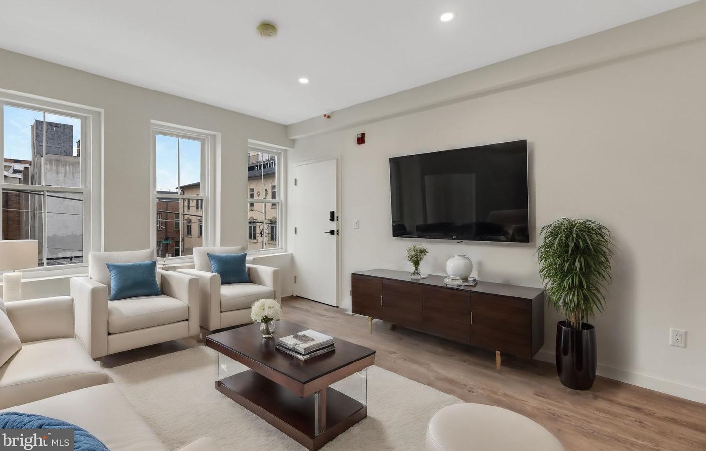 612 S 6th St #3a, Philadelphia, PA 19147