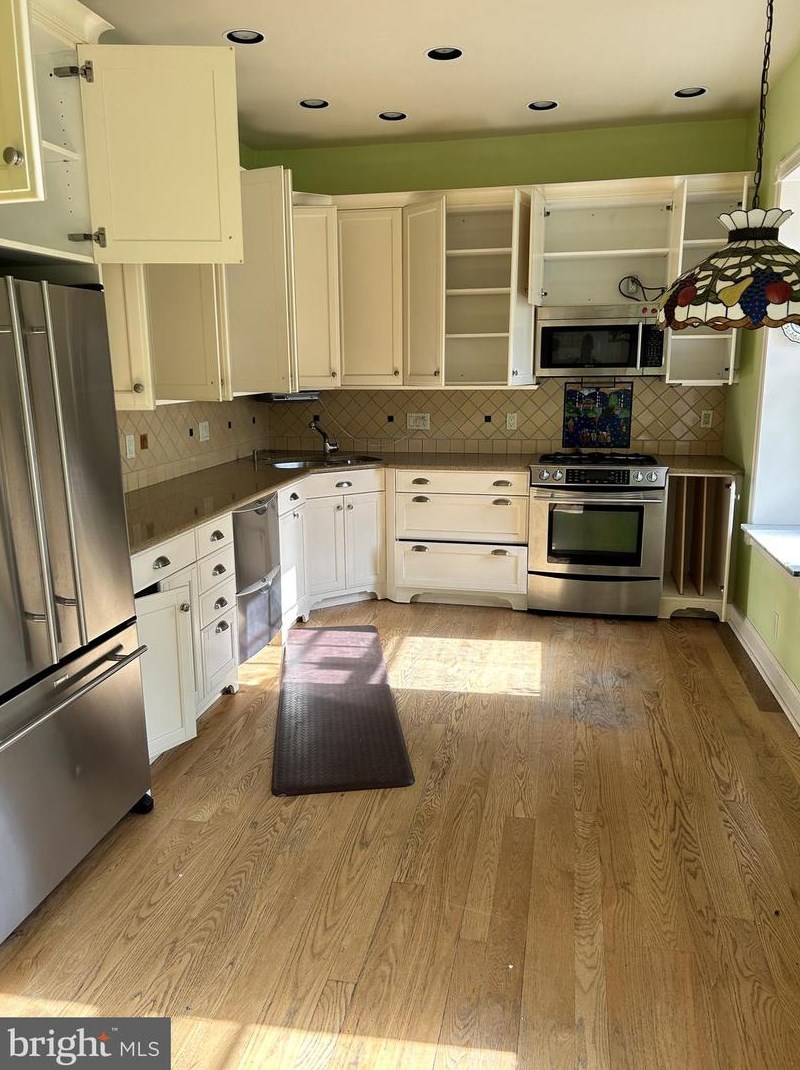 1035 69th Ave, Philadelphia PA 19126-1613 exterior