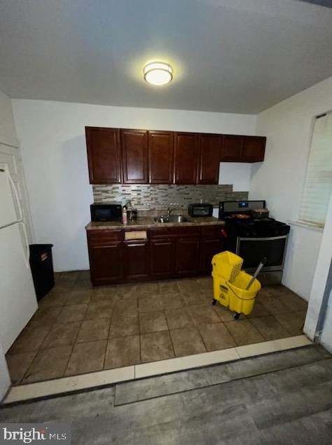 5655 Litchfield St, Philadelphia PA 19143-4715 exterior