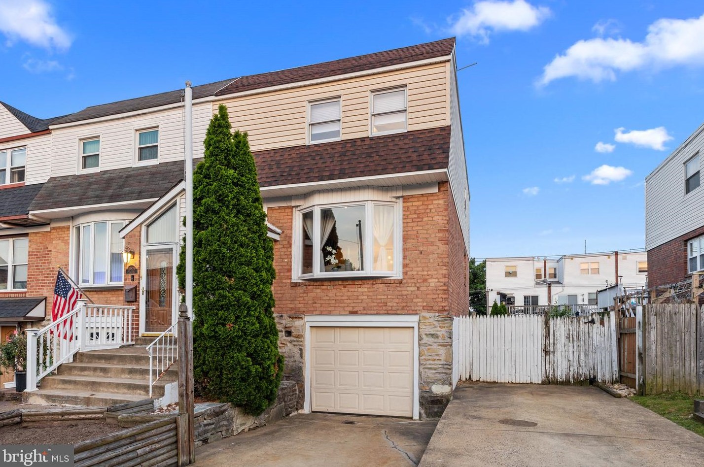 10827 Perrin Rd, Philadelphia, PA 19154-3923