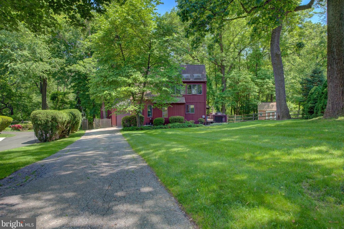 911 Ronnie Cir, Philadelphia, PA 19128-1045